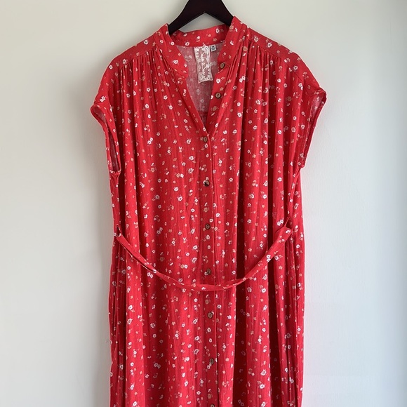SADIE & SAGE | Long V-Neck Floral Dress with Belt and Pockets - Picture 3 of 10